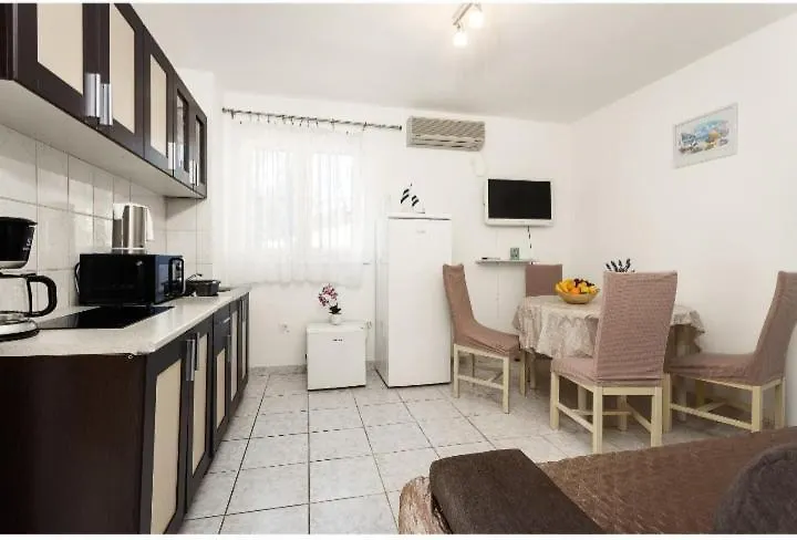 Regina 2 Apartment Banjole Croatia